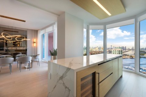 Condo in Miami Beach, Florida, 2 bedrooms № 2382858 - photo 8