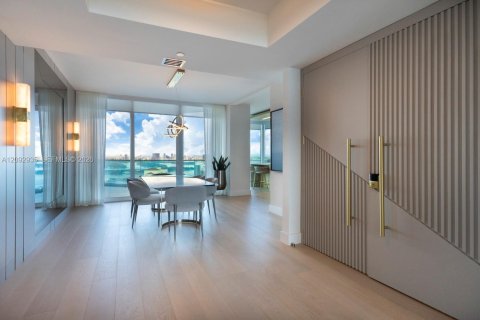 Condo in Miami Beach, Florida, 2 bedrooms № 2382858 - photo 4