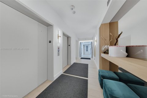 Condo in Miami Beach, Florida, 2 bedrooms № 2382858 - photo 18