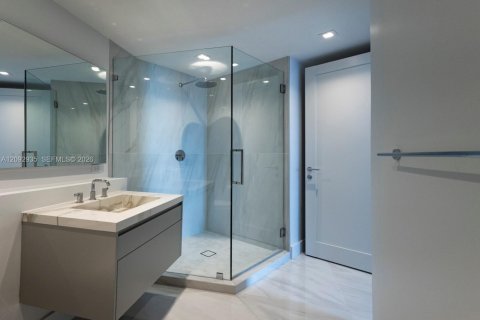 Condo in Miami Beach, Florida, 2 bedrooms № 2382858 - photo 16