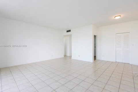 Condominio en alquiler en Coral Gables, Florida, 1 dormitorio, 78.04 m2 № 2064178 - foto 2