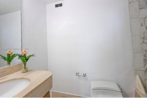 Condominio en alquiler en Coral Gables, Florida, 1 dormitorio, 78.04 m2 № 2064178 - foto 7