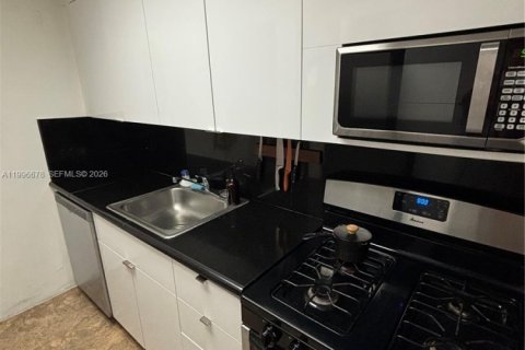 Condominio en alquiler en Coral Gables, Florida, 1 dormitorio, 78.04 m2 № 2064178 - foto 8