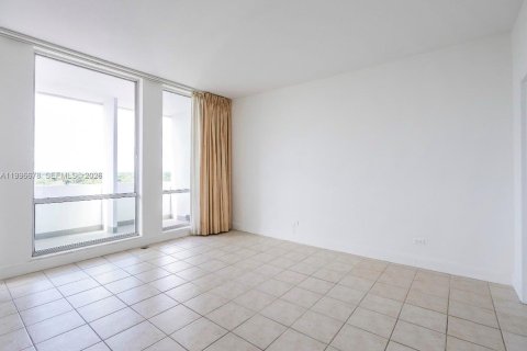 Condominio en alquiler en Coral Gables, Florida, 1 dormitorio, 78.04 m2 № 2064178 - foto 4