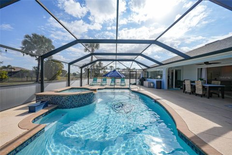 House in Punta Gorda, Florida 3 bedrooms, 182.09 sq.m. № 2102898 - photo 2