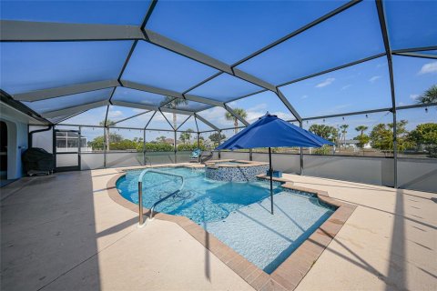 House in Punta Gorda, Florida 3 bedrooms, 182.09 sq.m. № 2102898 - photo 3