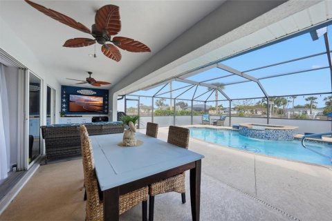 House in Punta Gorda, Florida 3 bedrooms, 182.09 sq.m. № 2102898 - photo 28