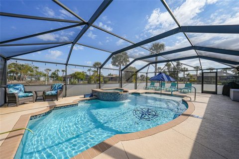 House in Punta Gorda, Florida 3 bedrooms, 182.09 sq.m. № 2102898 - photo 29