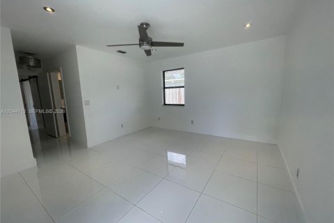 Villa ou maison à louer à North Miami, Floride: 3 chambres, 246.19 m2 № 2281412 - photo 19
