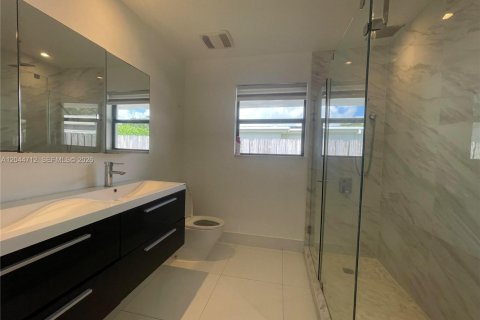 Villa ou maison à louer à North Miami, Floride: 3 chambres, 246.19 m2 № 2281412 - photo 23