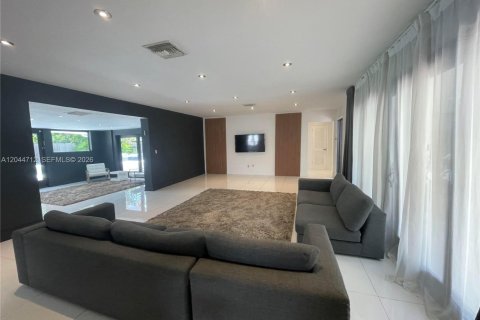 Villa ou maison à louer à North Miami, Floride: 3 chambres, 246.19 m2 № 2281412 - photo 6