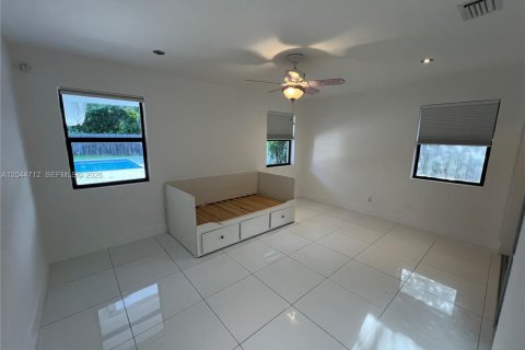 Villa ou maison à louer à North Miami, Floride: 3 chambres, 246.19 m2 № 2281412 - photo 16