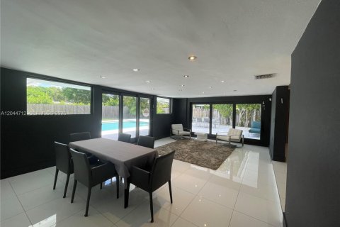 Villa ou maison à louer à North Miami, Floride: 3 chambres, 246.19 m2 № 2281412 - photo 10