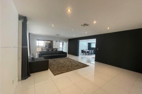 Villa ou maison à louer à North Miami, Floride: 3 chambres, 246.19 m2 № 2281412 - photo 7