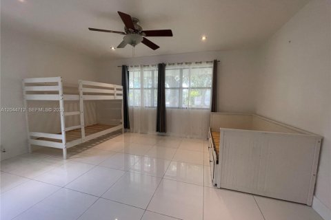 Villa ou maison à louer à North Miami, Floride: 3 chambres, 246.19 m2 № 2281412 - photo 13