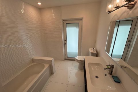 Villa ou maison à louer à North Miami, Floride: 3 chambres, 246.19 m2 № 2281412 - photo 14