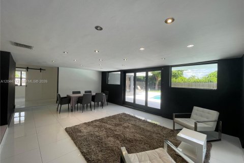 Villa ou maison à louer à North Miami, Floride: 3 chambres, 246.19 m2 № 2281412 - photo 9
