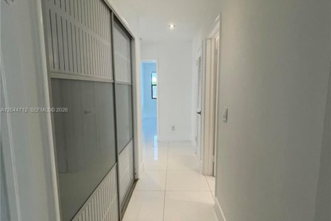 Villa ou maison à louer à North Miami, Floride: 3 chambres, 246.19 m2 № 2281412 - photo 17