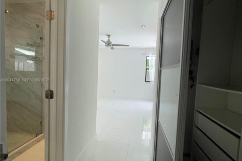 Villa ou maison à louer à North Miami, Floride: 3 chambres, 246.19 m2 № 2281412 - photo 18
