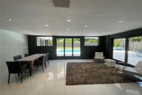 Villa ou maison à louer à North Miami, Floride: 3 chambres, 246.19 m2 № 2281412 - photo 8