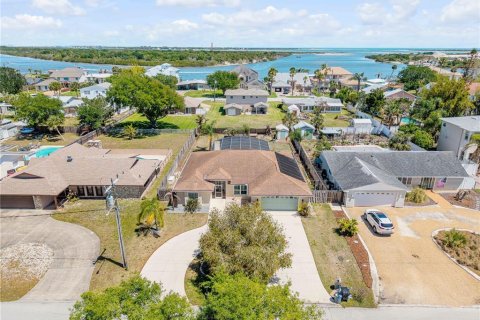 House in New Smyrna Beach, Florida 3 bedrooms, 185.43 sq.m. № 2211523