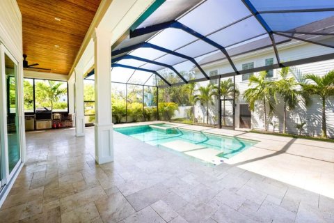 House in Saint Petersburg, Florida 5 bedrooms, 361.67 sq.m. № 1791617 - photo 7