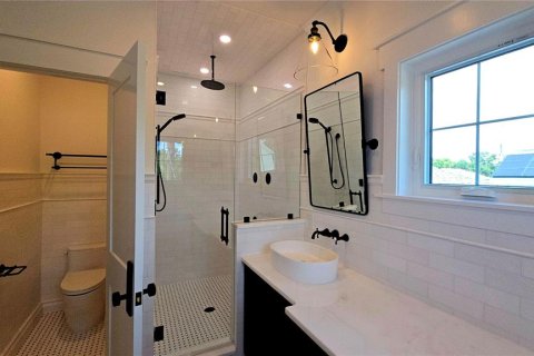 House in Saint Petersburg, Florida 5 bedrooms, 361.67 sq.m. № 1791617 - photo 22
