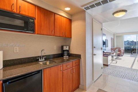 Copropriété à vendre à Sunny Isles Beach, Floride: 61.69 m2 № 1976884 - photo 11