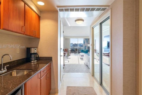 Copropriété à vendre à Sunny Isles Beach, Floride: 61.69 m2 № 1976884 - photo 4