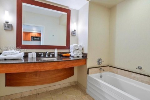 Copropriété à vendre à Sunny Isles Beach, Floride: 61.69 m2 № 1976884 - photo 9