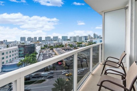 Copropriété à vendre à Sunny Isles Beach, Floride: 61.69 m2 № 1976884 - photo 1