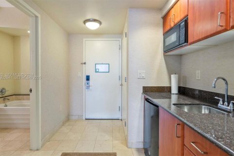 Copropriété à vendre à Sunny Isles Beach, Floride: 61.69 m2 № 1976884 - photo 7