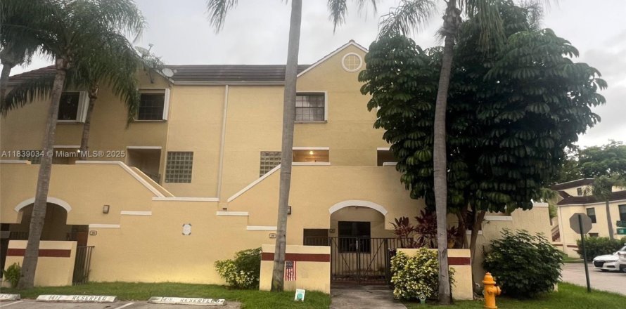 Condo in Miami, Florida, 3 bedrooms  № 1825687