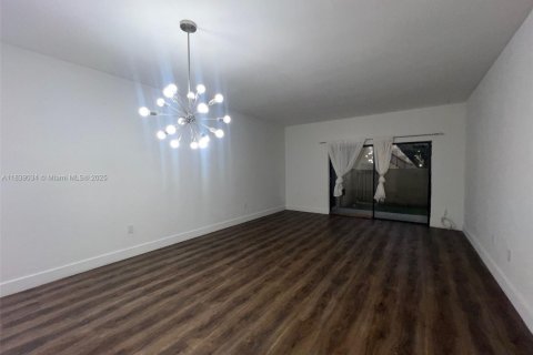 Condo in Miami, Florida, 3 bedrooms  № 1825687 - photo 17