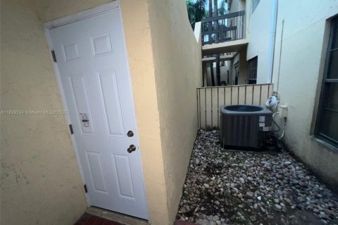 Condo in Miami, Florida, 3 bedrooms  № 1825687 - photo 22