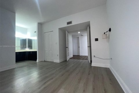 Condo in Miami, Florida, 3 bedrooms  № 1825687 - photo 6