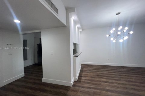 Condo in Miami, Florida, 3 bedrooms  № 1825687 - photo 11