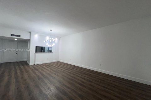 Condo in Miami, Florida, 3 bedrooms  № 1825687 - photo 18