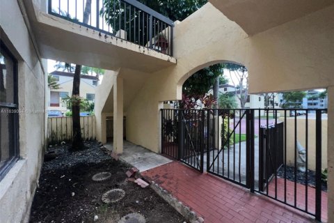 Condo in Miami, Florida, 3 bedrooms  № 1825687 - photo 4