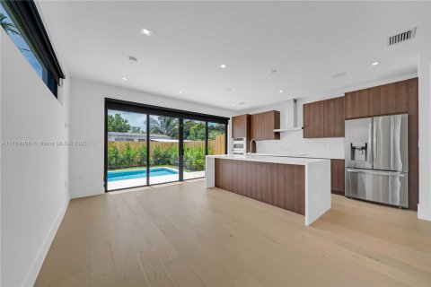 Townhouse in Miami, Florida 3 bedrooms № 1596137 - photo 10