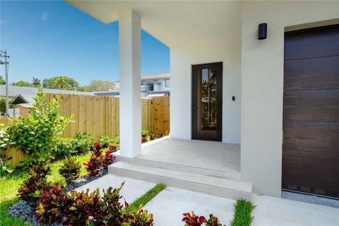 Townhouse in Miami, Florida 3 bedrooms № 1596137 - photo 4