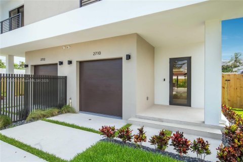 Townhouse in Miami, Florida 3 bedrooms № 1596137 - photo 5