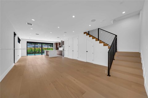 Townhouse in Miami, Florida 3 bedrooms № 1596137 - photo 19