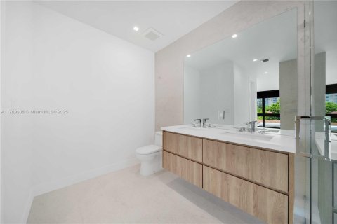 Townhouse in Miami, Florida 3 bedrooms № 1596137 - photo 26