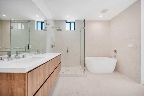 Townhouse in Miami, Florida 3 bedrooms № 1596137 - photo 25
