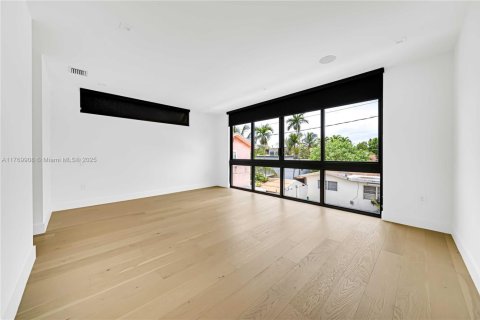 Townhouse in Miami, Florida 3 bedrooms № 1596137 - photo 29