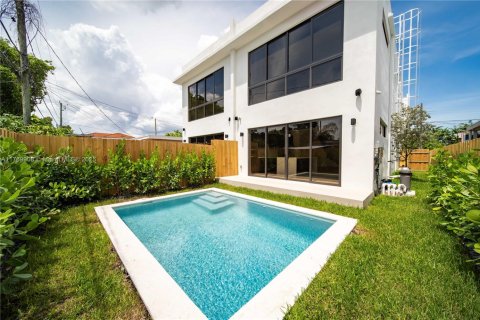 Townhouse in Miami, Florida 3 bedrooms № 1596137 - photo 8