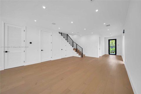 Townhouse in Miami, Florida 3 bedrooms № 1596137 - photo 17