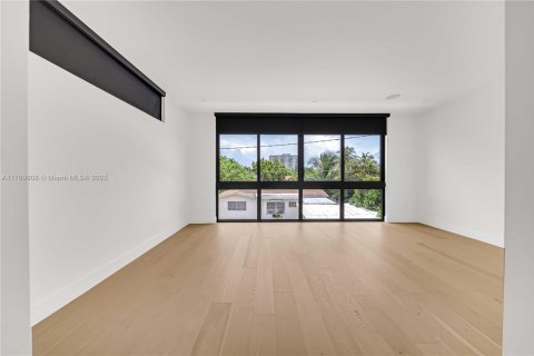 Townhouse in Miami, Florida 3 bedrooms № 1596137 - photo 27