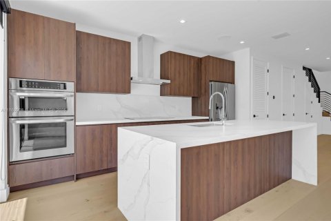 Townhouse in Miami, Florida 3 bedrooms № 1596137 - photo 12